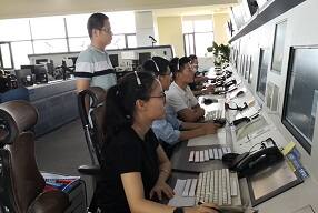 宁夏空管分局进近管制室积极应对复杂天气情况的保障任务