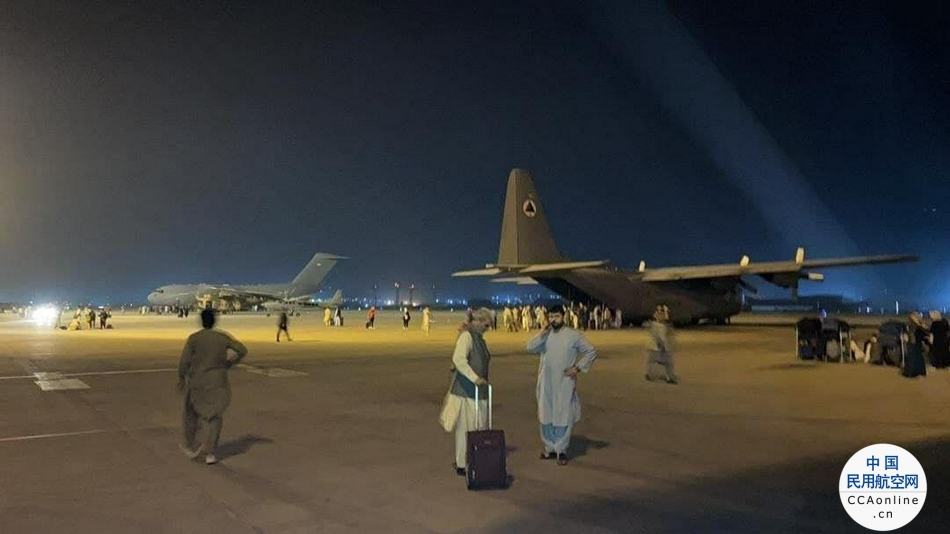 美国称将接管喀布尔机场空中交通管制出动6000美军