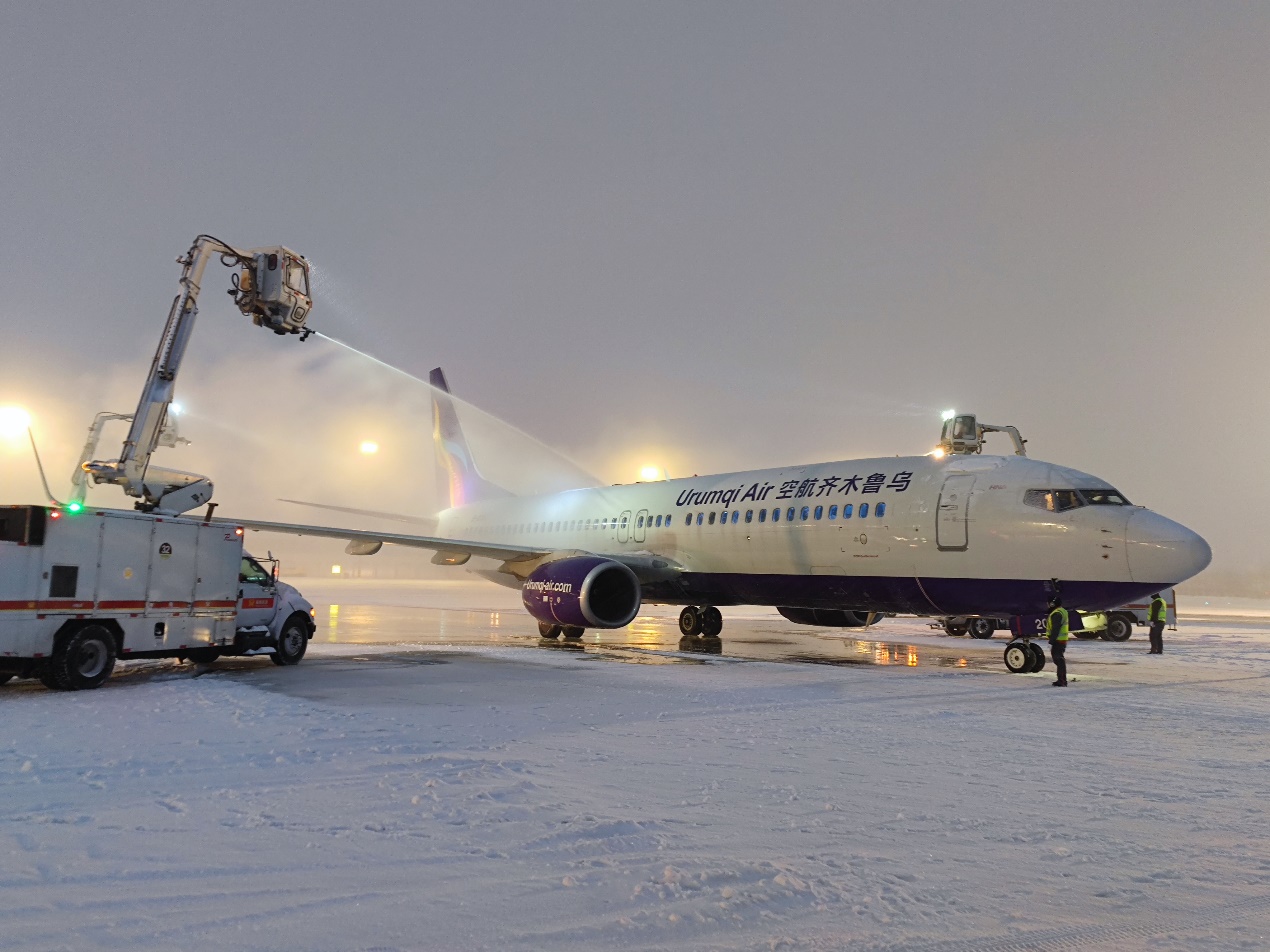 风雪无阻，乌鲁木齐航空积极应对降雪天气