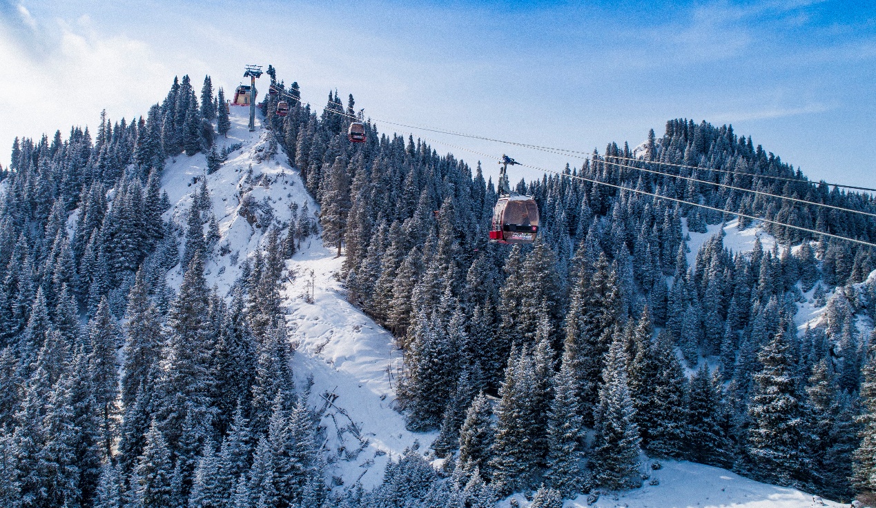 乌鲁木齐航空“疆游记”系列直播打卡新疆丝绸之路滑雪场