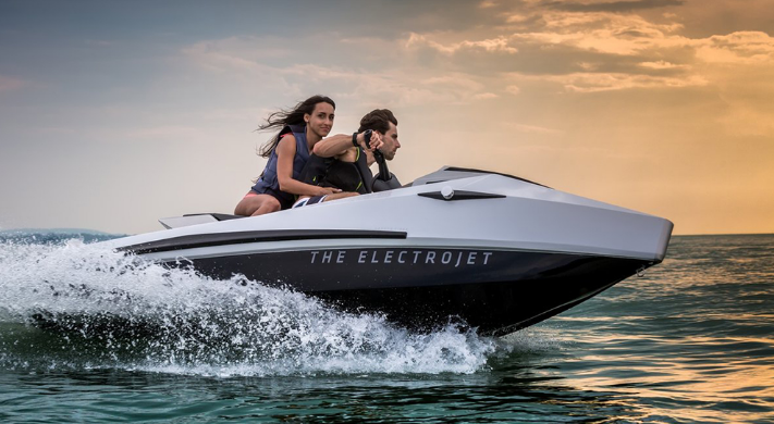 专为特斯拉首款皮卡Cybertruck设计的电动摩托艇