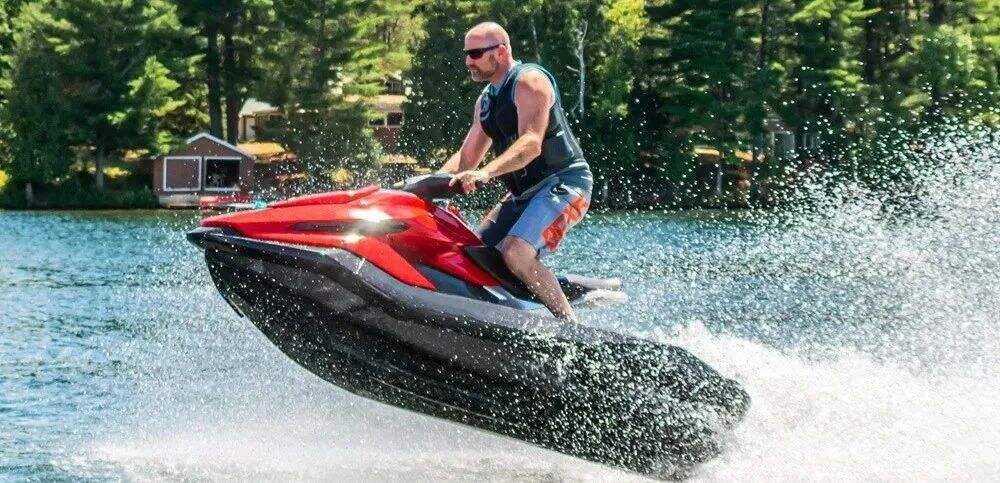 专为特斯拉首款皮卡Cybertruck设计的电动摩托艇