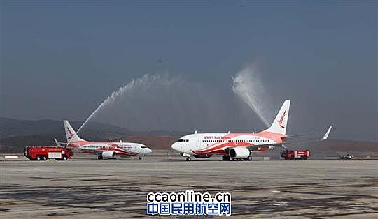 瑞丽航空首批两架737飞抵昆明长水机场