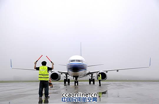 铜仁机场扩建竣工 南航贵州公司成功试飞