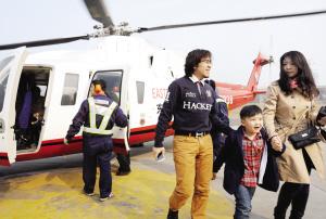 天津市直升机低空旅行首飞 京津百余名游客尝鲜