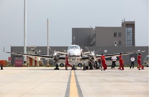 云南首架公务机“空中国王”抵达长水机场