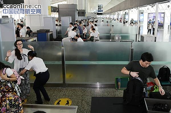 国庆长假：白云机场查获危险违禁物品2.58万件