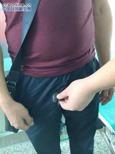 白云机场一男性旅客在私处藏匿毒品1.06g