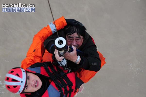 北一飞出动两架直升机搜救东营翻船落海渔民