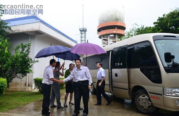 民航纪检组组长梁潮平到三亚空管站调研