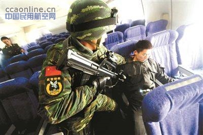 国家级反恐部队演习，猎鹰突击队机场演练反劫机