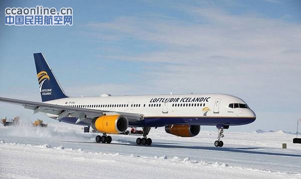商业客机首次成功降落南极蓝冰跑道
