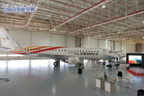 巴航工业向多彩贵州航空交付首架E190喷气飞机