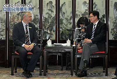 王志清在京会见国际驾联主席马丁·乔克