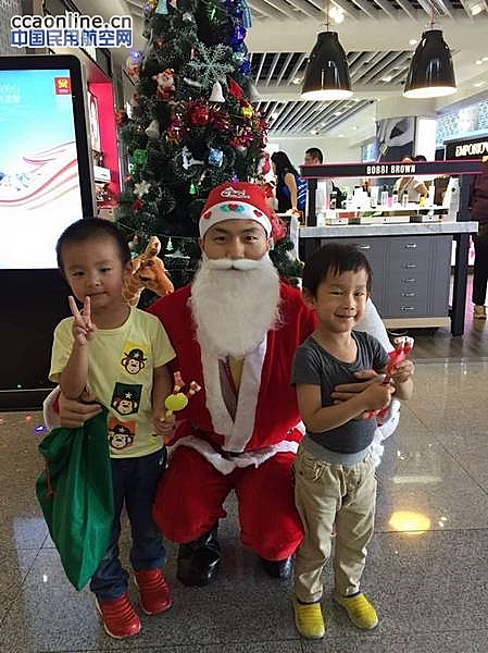 海南航空开展机场圣诞节庆祝活动