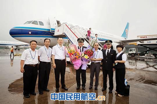 南航深圳功勋飞行员刘湘衡结束45年蓝天生涯