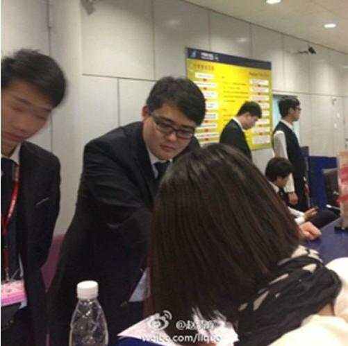 东航弄丢行李赔偿两百元 推责昆明机场太混乱
