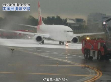 国航B737起飞时发动机起火，致福州机场暂时关闭