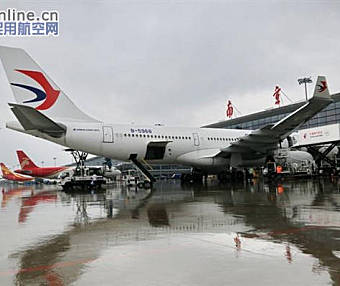 南京机场疑遭无人机干扰，多架航班无法起降