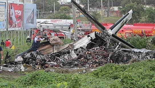 巴西一小型飞机坠毁致７人死亡