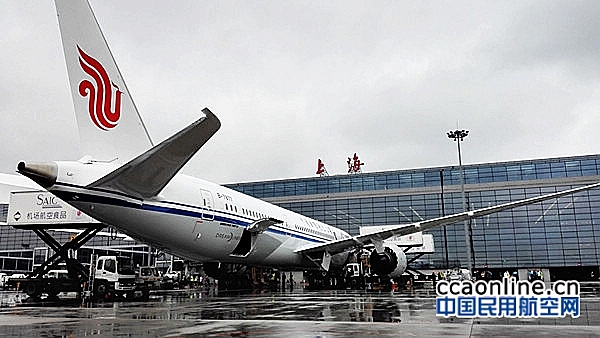 国内首架波音787-9梦想客机飞抵虹桥机场