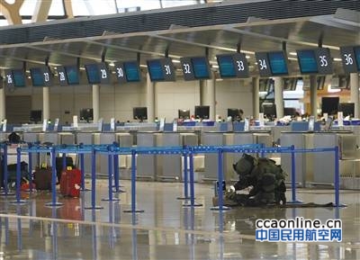 浦东机场一男子引爆自制爆炸物，警方：5人受伤