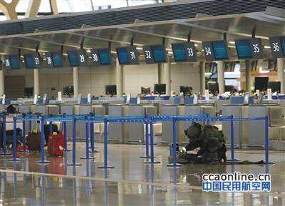 浦東機場一男子引爆自制爆炸物，警方：5人受傷
