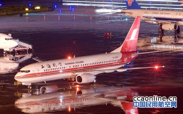 国庆长假上海机场运送旅客208万人次，同比增8.3%