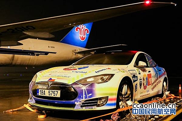 南航15小时空中接力，9台电动汽车运抵广州