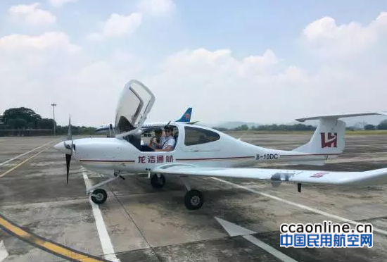 龙浩通航2架钻石DA40D飞机首次试飞成功