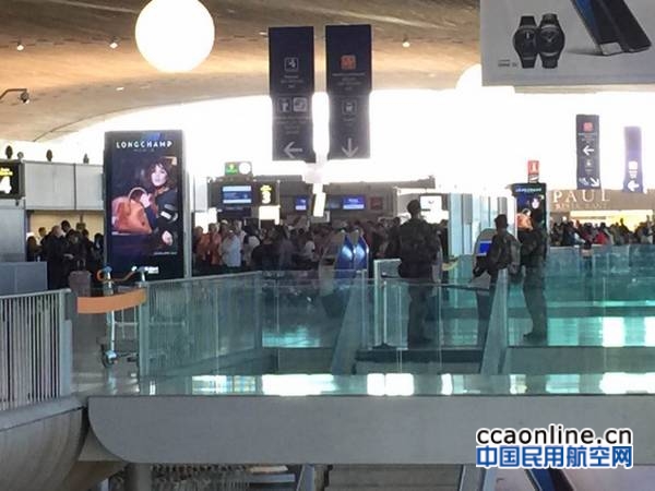 法国尼斯机场因发现无主行李，封闭航站楼短暂时间
