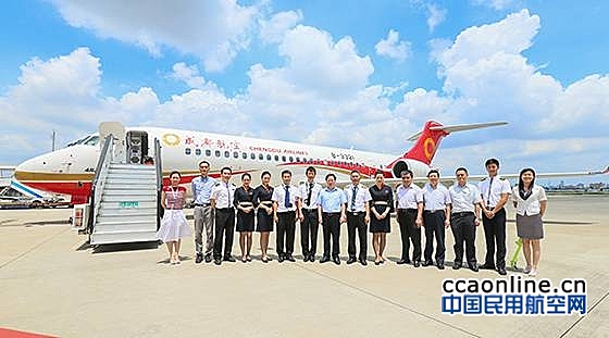 中国商飞金壮龙慰问ARJ21飞机航线飞行机组