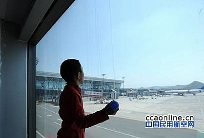 自闭症少年乘机被拒，扬子江快运：登机前行为异常