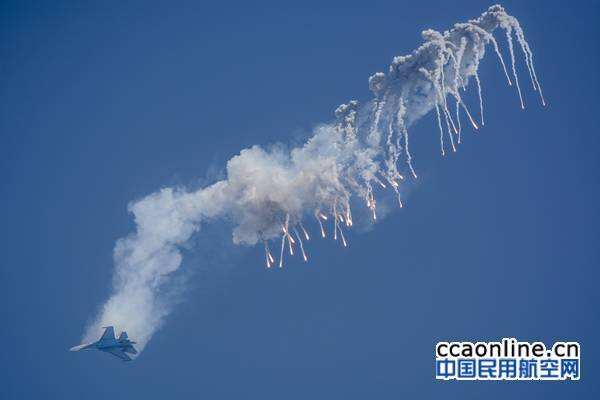 梟龍騰空，巴基斯坦雄獅飛行隊進行飛行表演