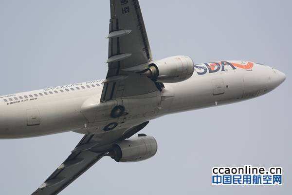 山航CRJ700進行飛行表演