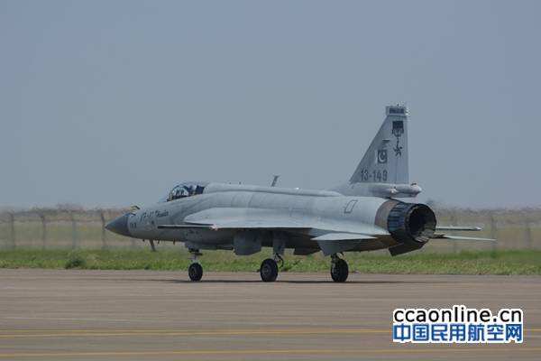 巴斯斯坦空軍梟龍戰(zhàn)機靜態(tài)展示