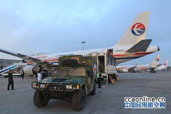 長水機場開通綠色通道，協助軍方轉運傷員