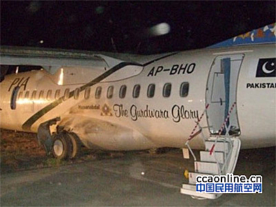 巴基斯坦航空一架ATR42飞机起飞时着火
