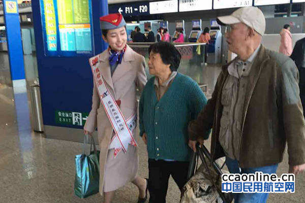 昆明機場旅客與客戶服務部擦亮窗口迎接春運