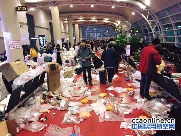 中国游客被曝韩国济州机场扔垃圾