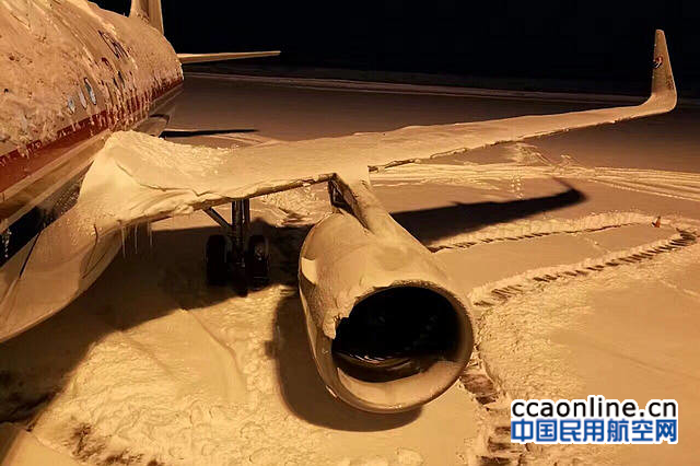 大雪突袭新疆，东航浙江飞行员铲雪保正点