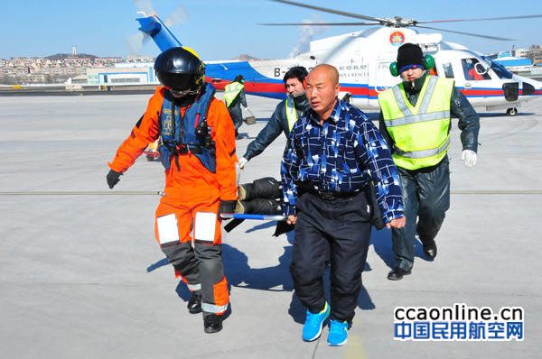 北一飞救助直升机转战多地成功接救4名伤病人员