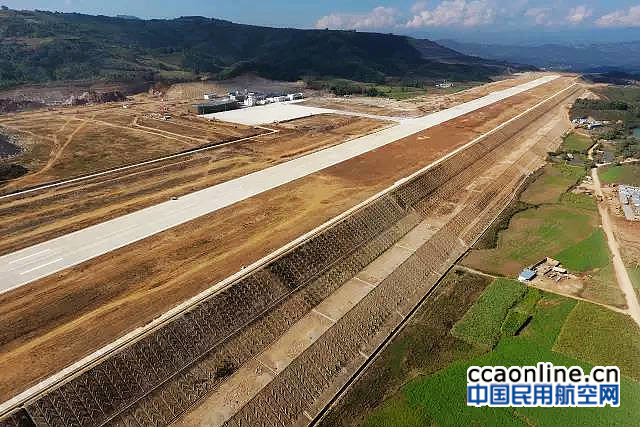 中国为什么削山填谷也要在西部山区建机场？