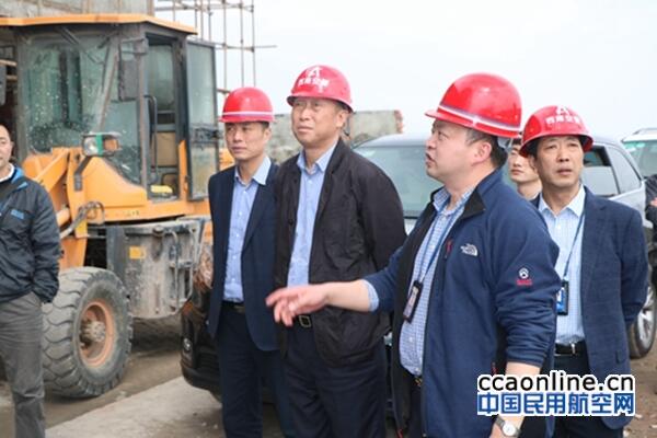 西南空管局党委书记张华调研龙泉山雷达站施工现场