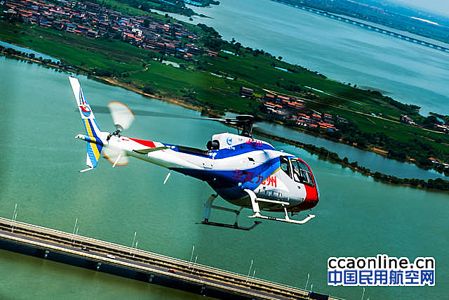 华夏九州通航携AC311直升机首次亮相2017郑州航展