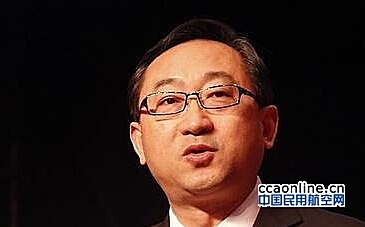 东航集团公司党组成员、副总经理唐兵发表演讲