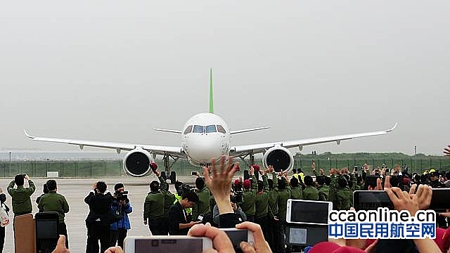 浦东机场保障国产C919大飞机顺利完成首飞纪实