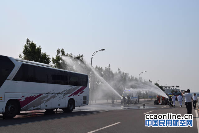 天津机场消防告诉你，高温天气客车自燃怎么办