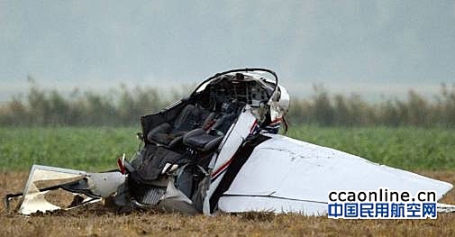 澳大利亚发生轻型飞机坠落牧场事故，至少3人死亡