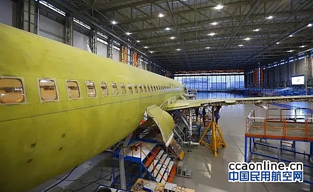 中国商飞C919大型客机102架机实现全机通电